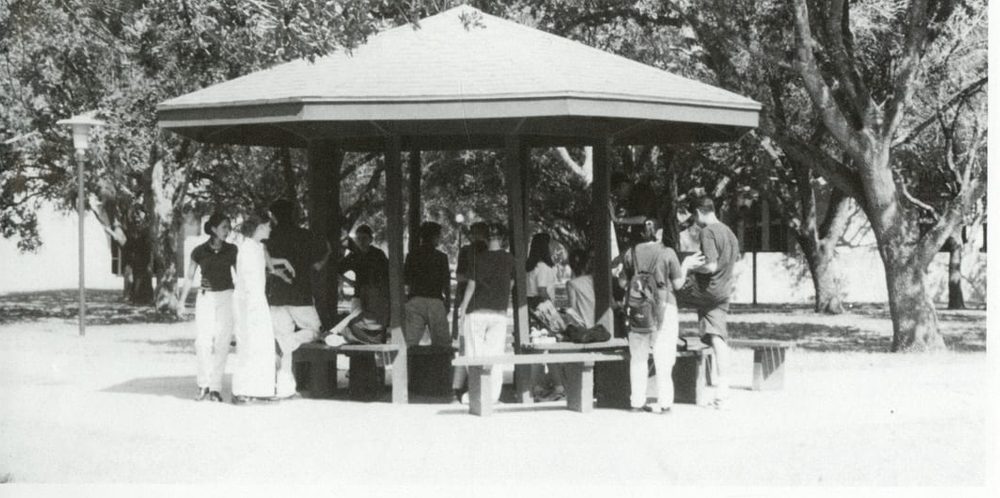 Central Gazebo (Juntos 2001)